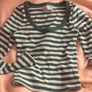 hollister small strip tee